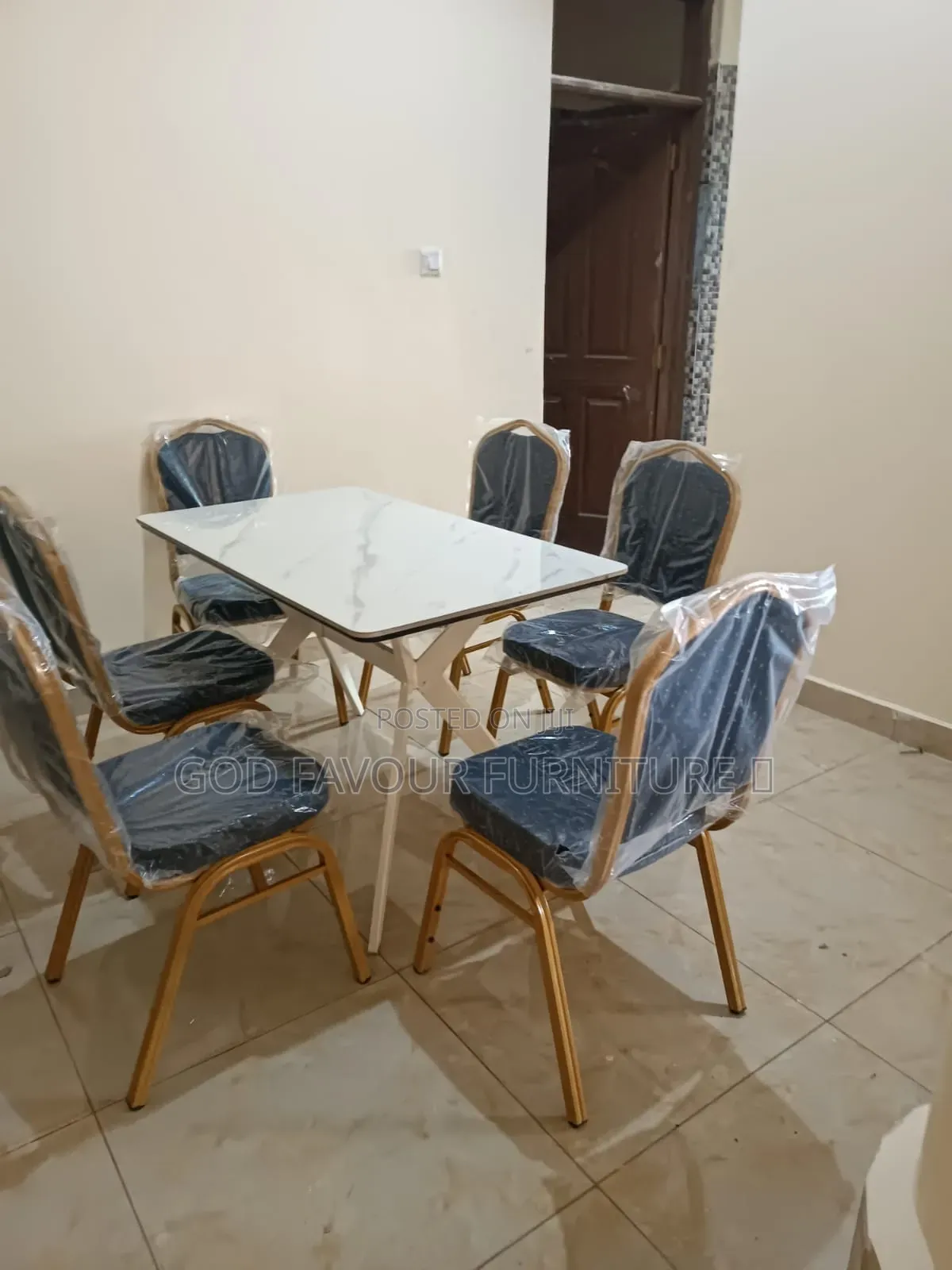 White Quality Dining Table/Hotel Table Plus 6 Comfy Chairs