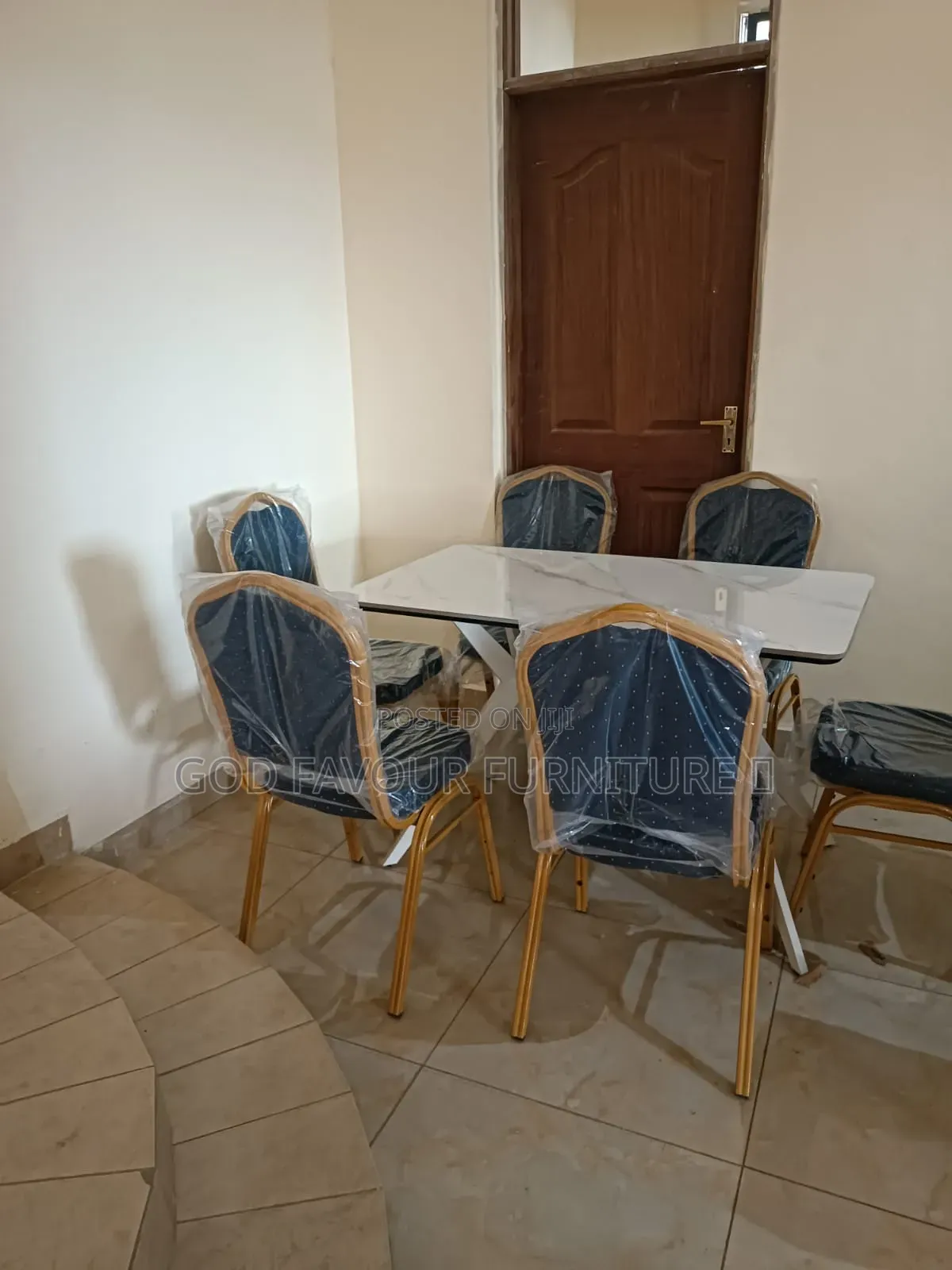 Dining Table/Hotel Table With 6 Stackable Chairs Kfq2