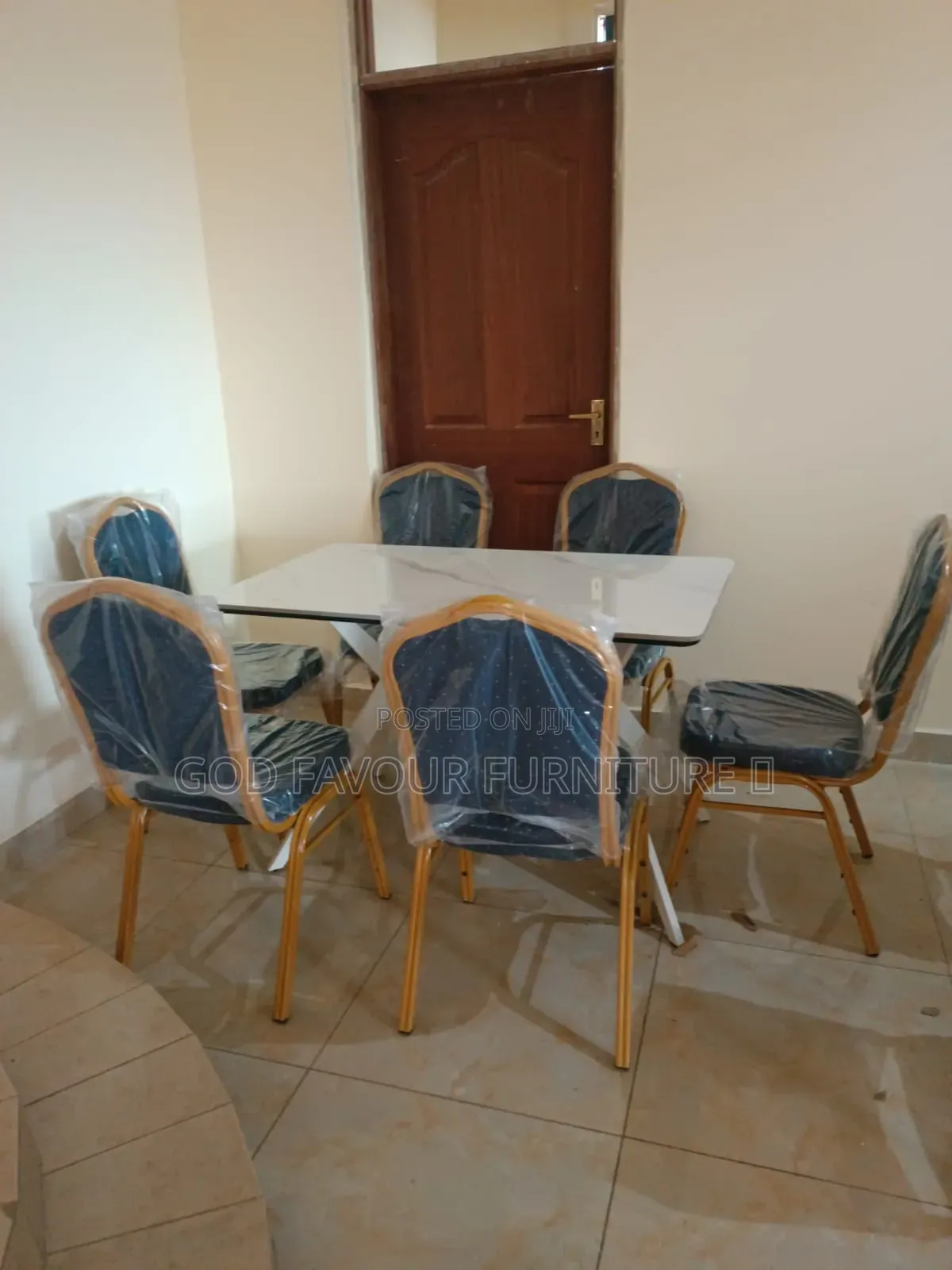 Modern Dining Table/Hotel Table Plus 6 Comfy Chairs Yck9