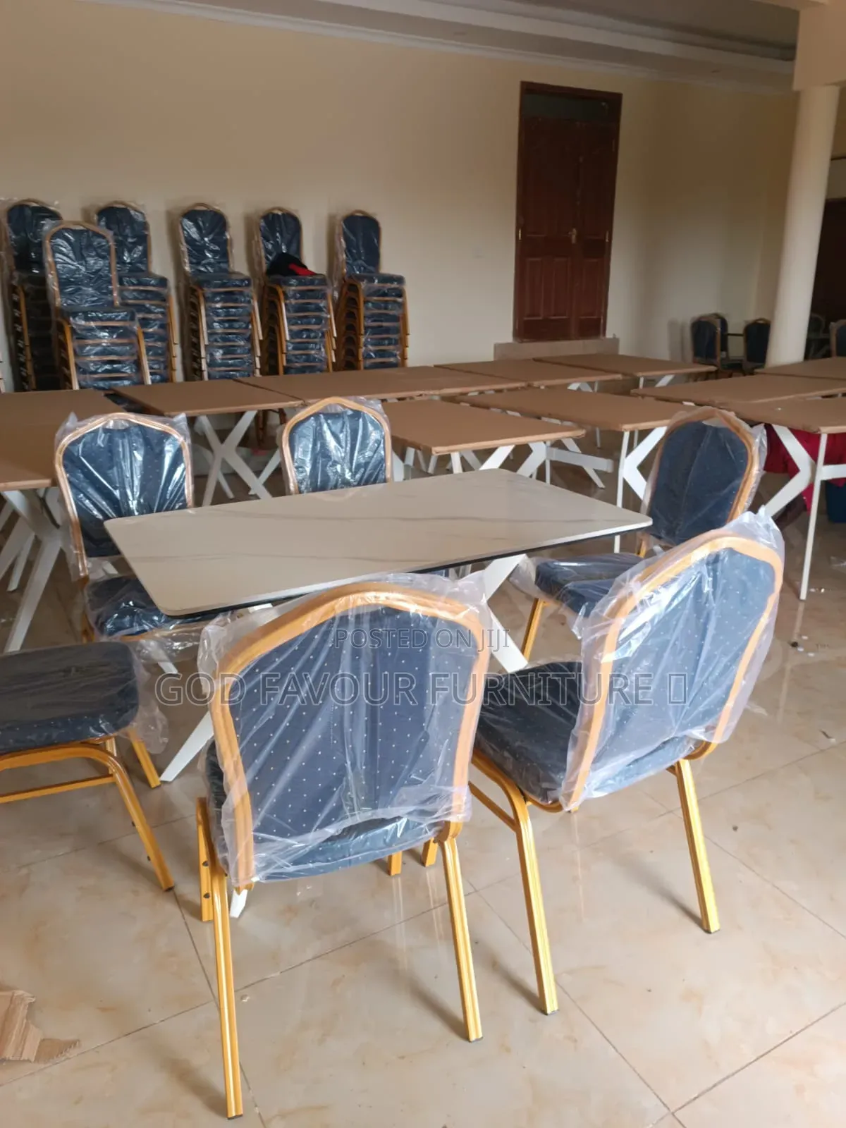 Top Quality Dining Table/Hotel Table With 6 Chairs Sfg9