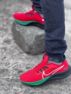 Nike Air Zoom Pegasus 38) Runners Sneakers