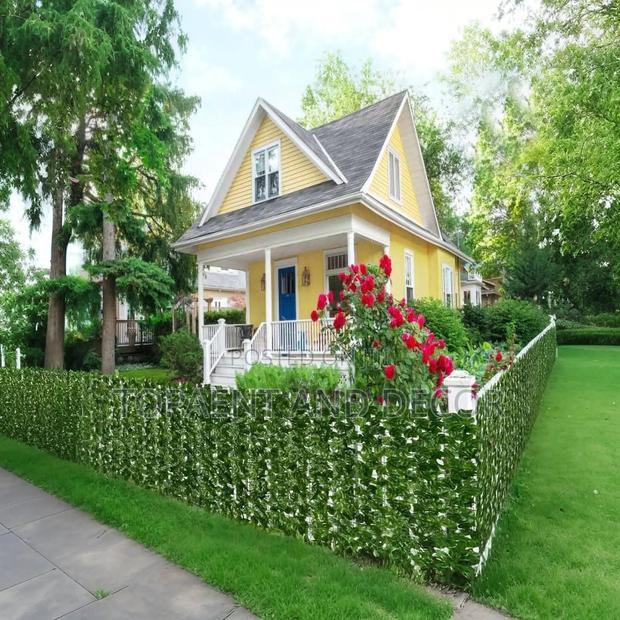 Surrounding Artificial Privacy Fence for Decor and Privacy
