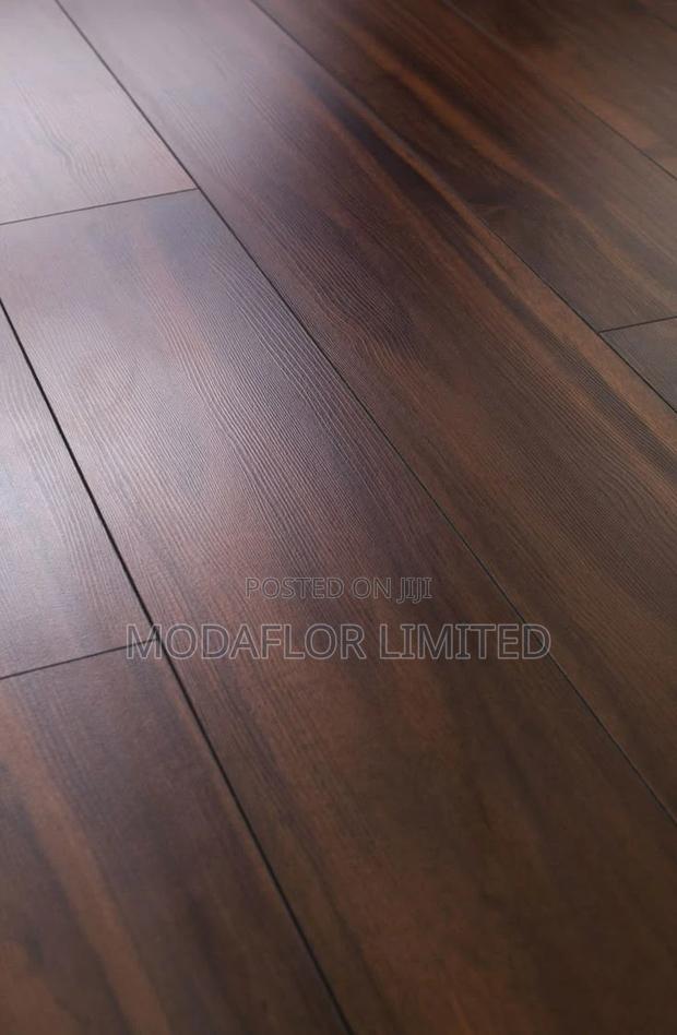 Laminate Floor Boards – Transform Any Room With Ease! - main view