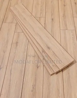 Laminate Flooring – Wood Vibes Without the Wood Worries!