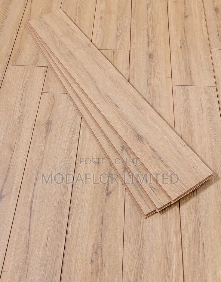 Laminate Flooring – Wood Vibes Without the Wood Worries!