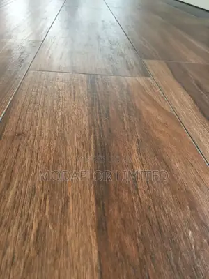 Laminate Flooring – Stylish Floors, Seamless Transitions!