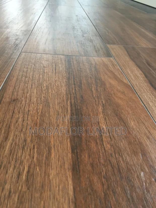 Laminate Flooring – Stylish Floors, Seamless Transitions!