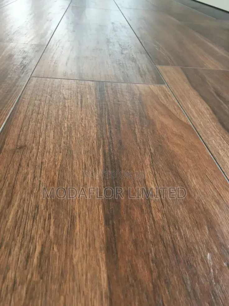Laminate Flooring – Stylish Floors, Seamless Transitions!