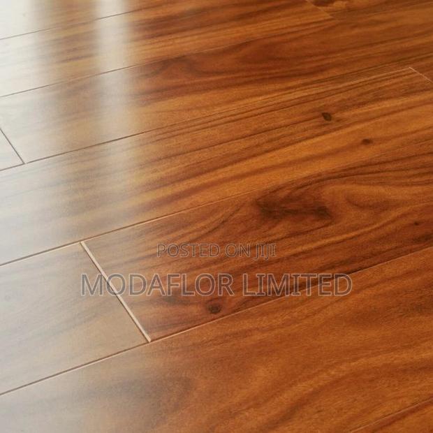 Laminate Flooring – Seamless Looks, Solid Durability!