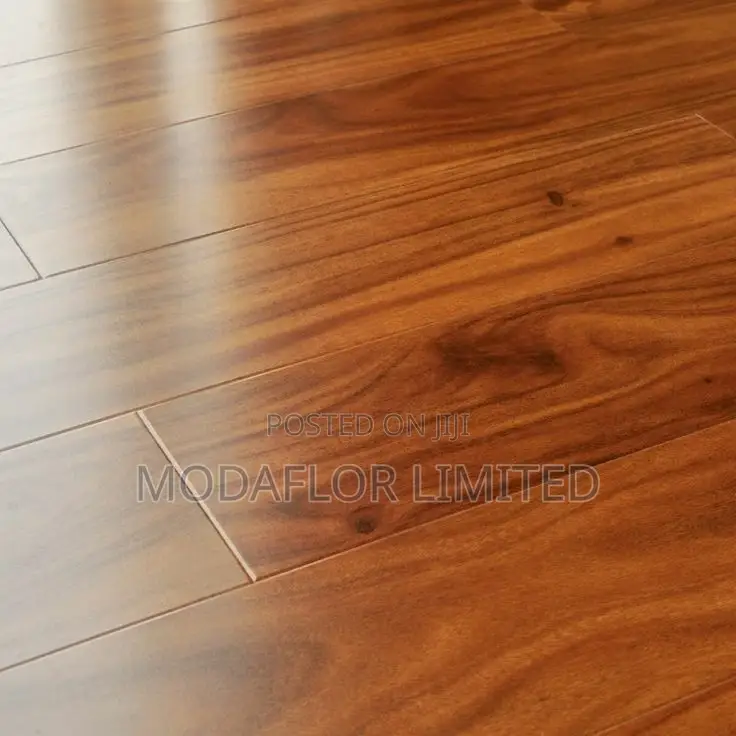 Laminate Flooring – Seamless Looks, Solid Durability!