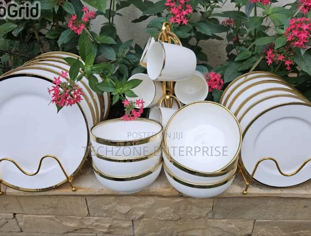 *High Quality 24 Pieces Gold Rimmed Trendy Dinner Sets*. 
