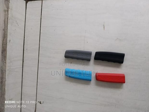 Handbrake Protector / Universal Soft Grip Cover - main view