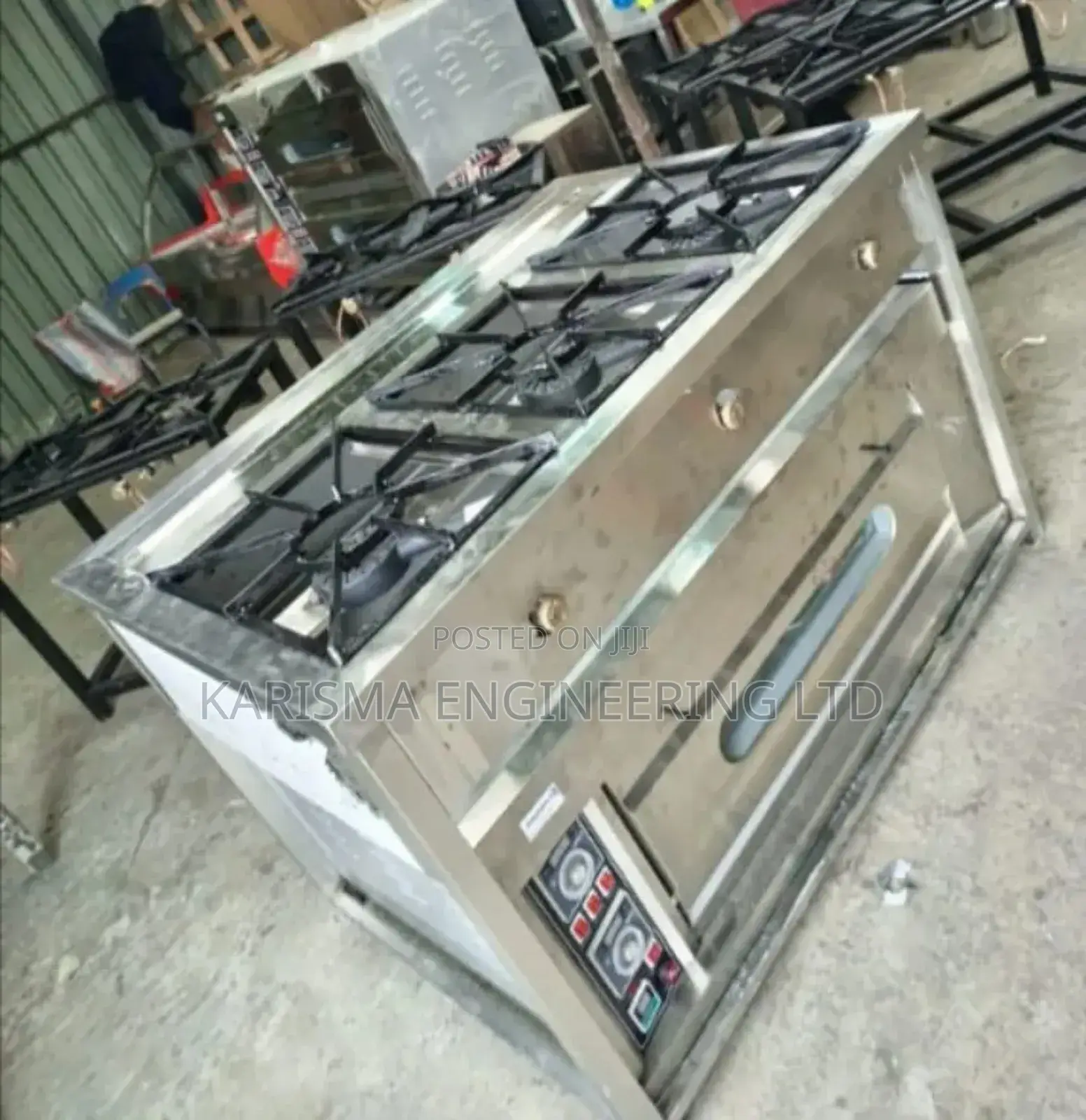 Efficient 3 Burner Cooker With an Oven