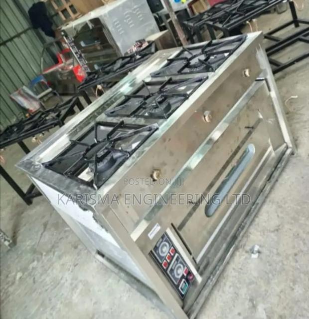 Efficient 3 Burner Cooker With an Oven - main view