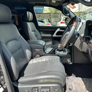 Toyota Land Cruiser 4.6 V8 ZX 2018 Black