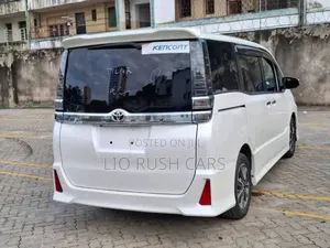 Toyota Voxy 2018 White