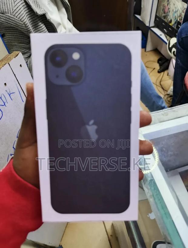 New Apple iPhone 13 128 GB Black - main view