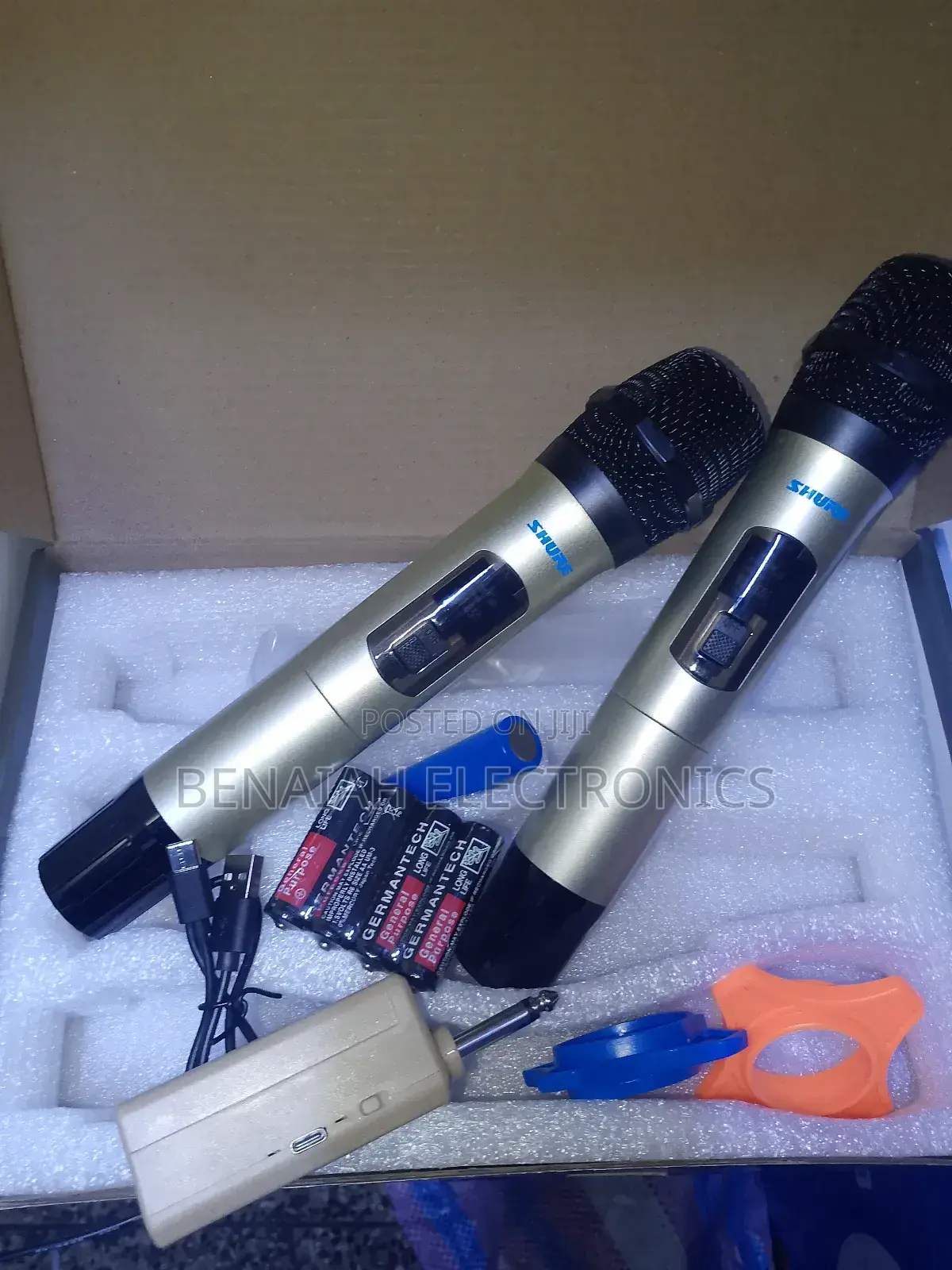 Shure Professional Microphone Sm-820, Legendary Brand Mic