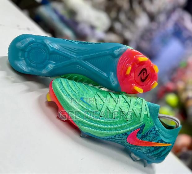 Quality Phantom Luna Cleats, Nike Phantom Boots