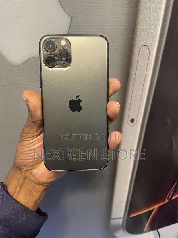 Apple iPhone 11 Pro 64 GB Gray - main view