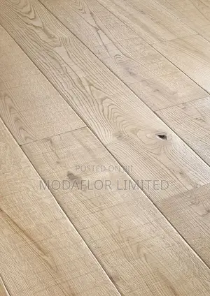 Laminate Floor Boards – Wood Aesthetic, Effortless Care!