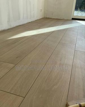 Laminate Floor Boards – Wood Elegance Without Wood Problems! - thumbnail 2