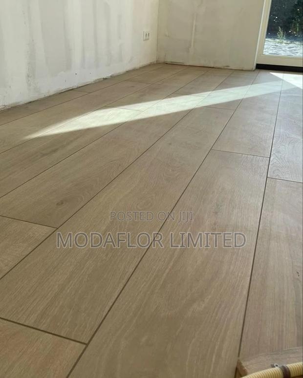 Laminate Floor Boards – Wood Elegance Without Wood Problems! - main view