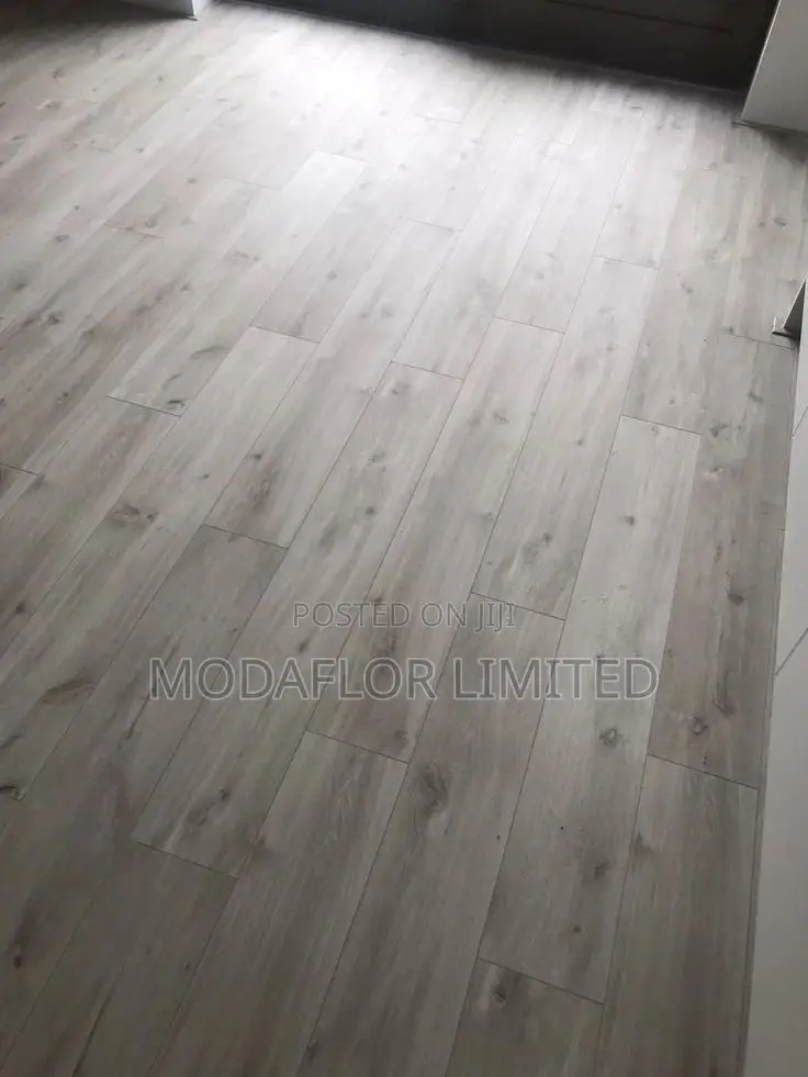 Laminate Flooring – Wood-Look Magic, Easy Maintenance!