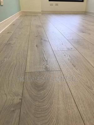 Laminate Flooring – Class in Every Step! - thumbnail 2