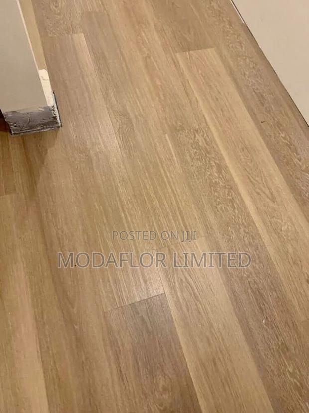 Laminate Flooring – The Floor Everyone Falls For! - main view