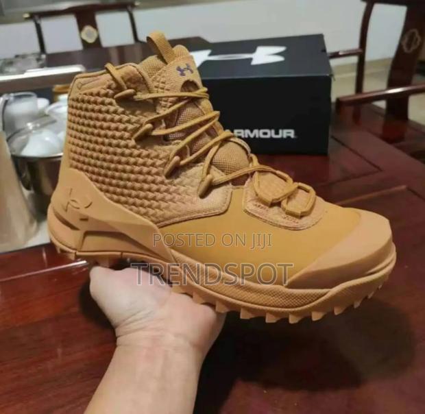 Andama Hightop Size 40 to 45 - thumbnail 2