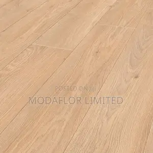 Laminate Flooring – When Wood Look Meets Modern Tech!