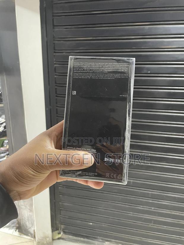 New Apple iPhone 12 Pro 256 GB Gold - thumbnail 3