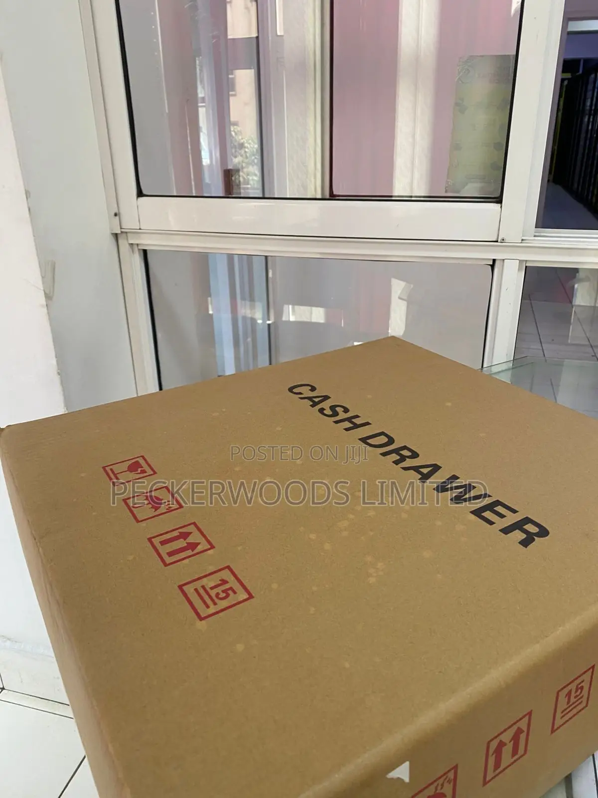 Compact Fully Boxed Cash Drawer – Key Lock,