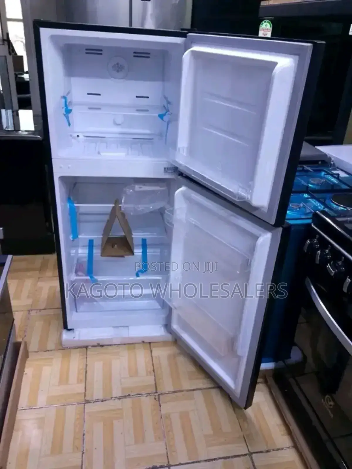 Von 181 Litres With Storage Shelves