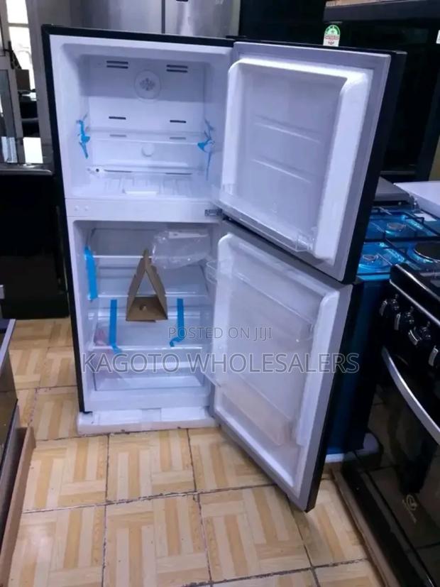 Von 181 Litres With Storage Shelves
