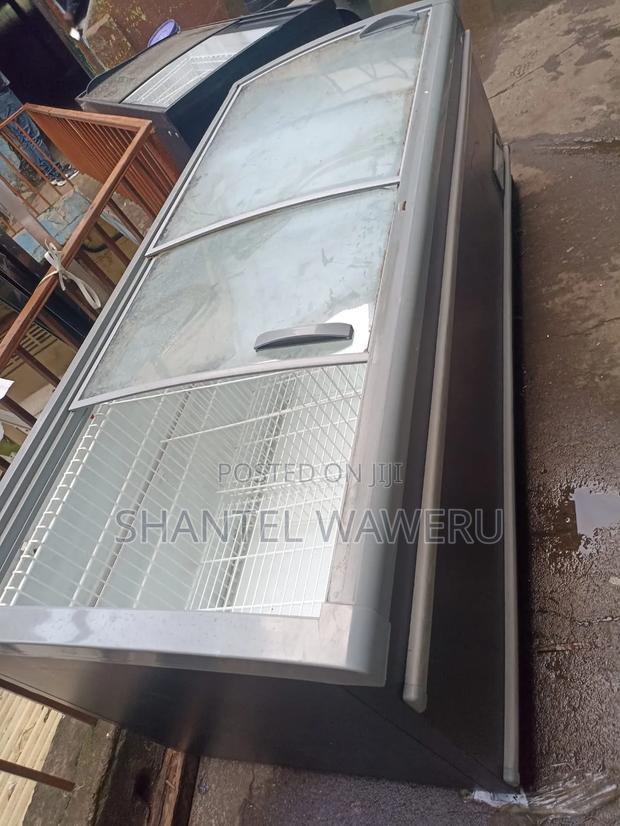 1000litres Display Freezer/ Saving Energy