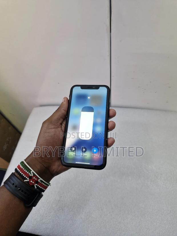 Apple iPhone XR 64 GB Black - thumbnail 4
