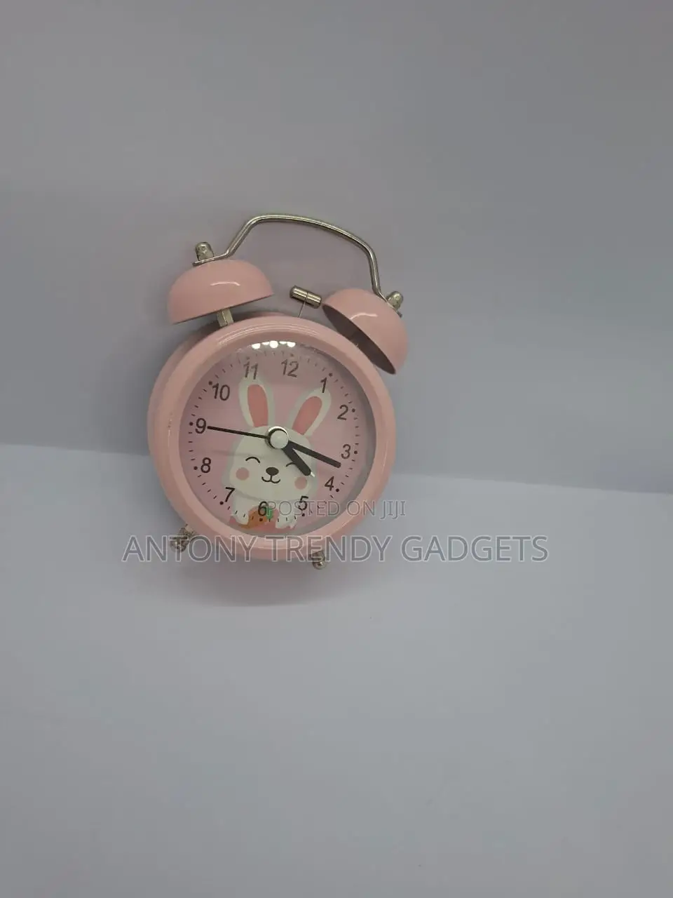 Classic Retro Alarm Clock – Silent Sweep Hand