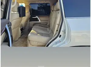 Toyota Land Cruiser 4.6 V8 ZX 2018 Pearl