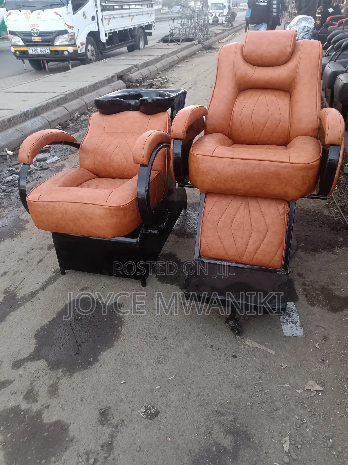 Sink Seat and Barber Seat, Brown Colour 