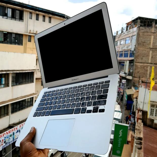 Laptop Apple MacBook Air 4GB Intel Core I5 SSD 256GB - thumbnail 3