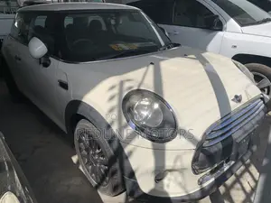 Mini Cooper 2018 Off white