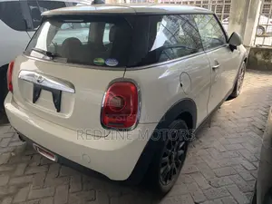Mini Cooper 2018 Off white
