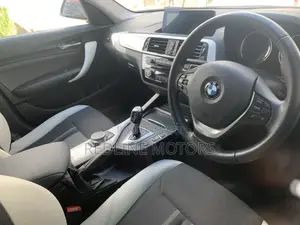 BMW 118i 2018 Red