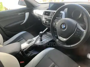 BMW 118i 2018 Red