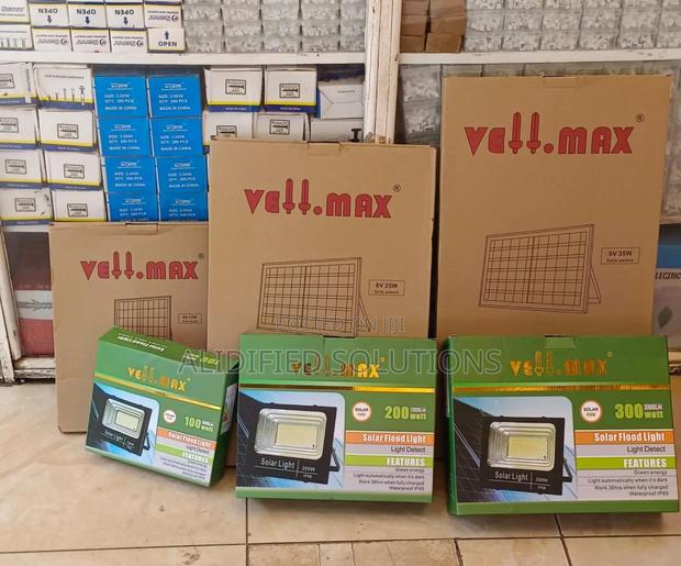 Solar Floodlight<> 300w Velmax Floodlight - main view