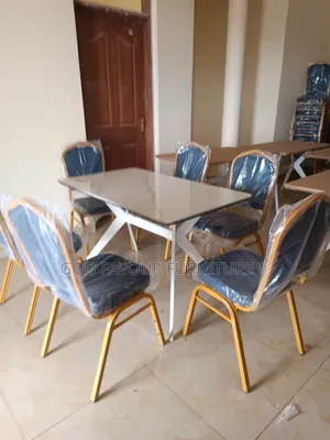 Brand New Stackable Dining/Hotel Table Plus 6 Chairs Yf5e
