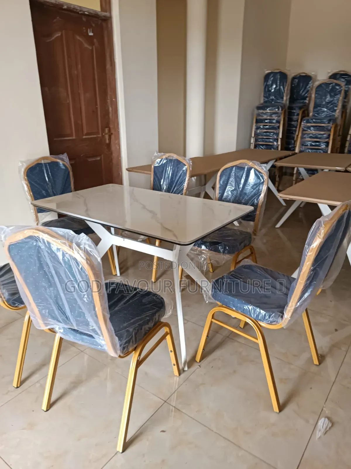 Modern Dining/Hotel Table Plus 6 Comfy Chairs Ycf4