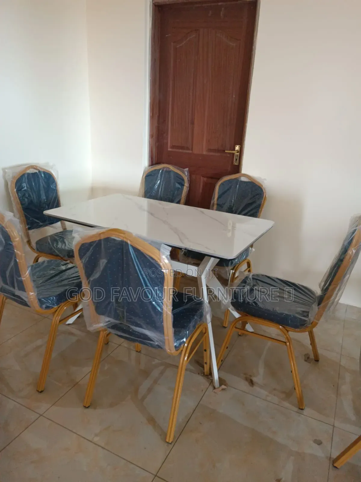 Unique Elegant Dining/Hotel Table Plus 6 Dining Chairs Gvf8j